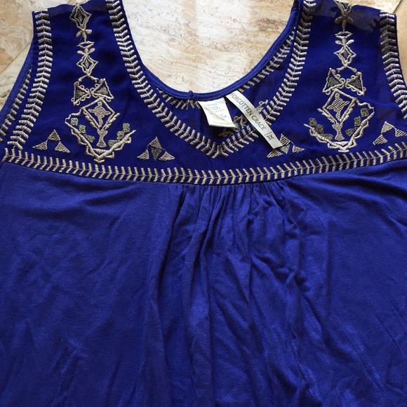 Forgotten Grace Stunning silver embroidered tank - Picture 2 of 8